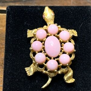 60’s MID CENTURY GOLDEN TURTLE TORTOISE BROOCH WITH MARBLED PINK CABOCHONS